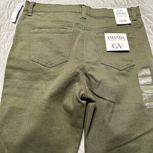 Gloria Vanderbilt Amanda Jeans NWT size 12ps, olive green